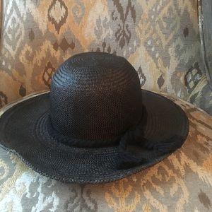 Alessandra Rivera hat